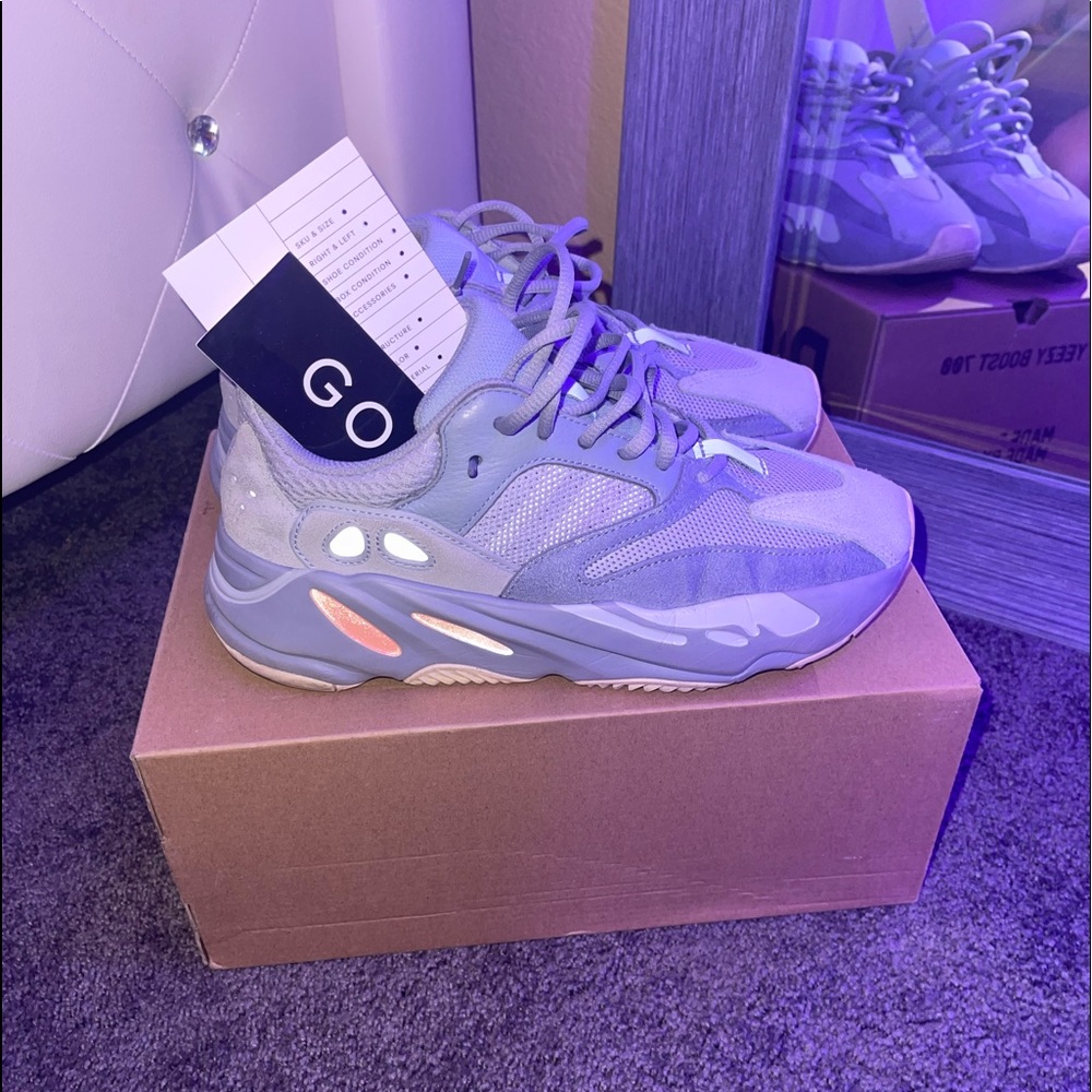 Intertia Yeezy Boost 700